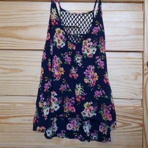 *~Sweet Sleeveless floral flowy top ~*